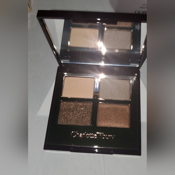 Charlotte Tilbury Luxury Eyeshadow Palette in The Golden Goddess - Picture 8 of 10